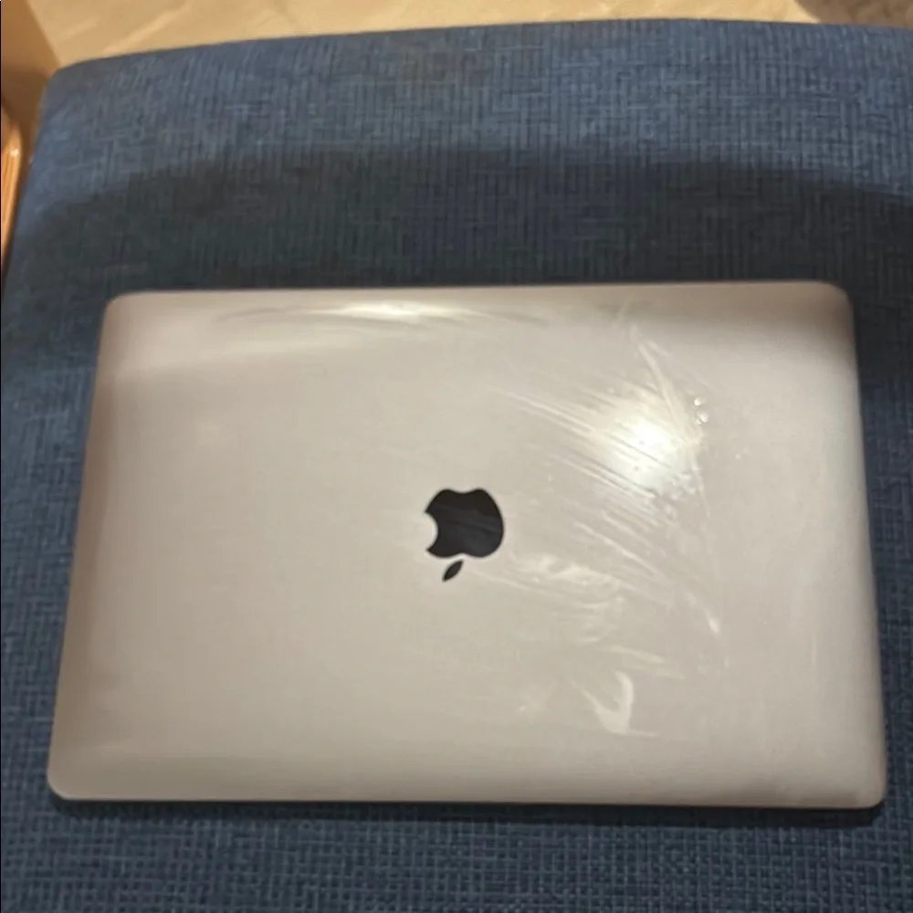 MacBook Pro i7 3.3GHz 13” (Late 2016) 1TB SSD. (buyer cancelled the order)